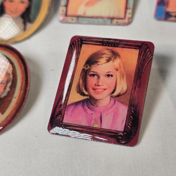 Vintage American Girl Doll Character Pin Set Lot of 8 Historical Portrait Pins - Picture 4 of 15